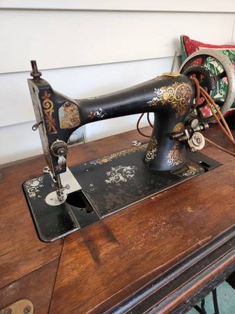 Antique Singer Sewing Machine 1