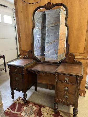 Mirrored Dressing Table 1