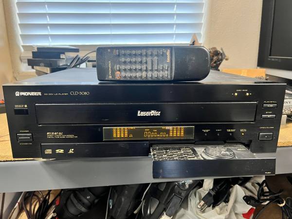 Pioneer CLD-3080 Laserdisc CD CDV Player w/ Remote; For Parts 1