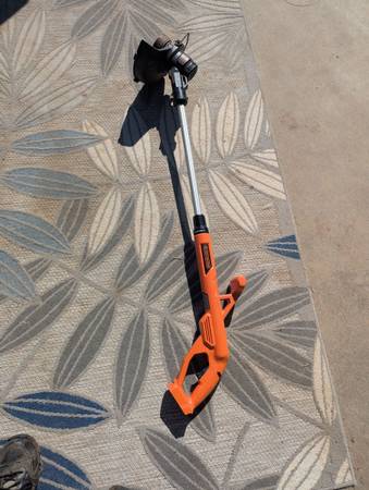 B&D string trimmer edger 20v - $10 (Vista)63471189425537120