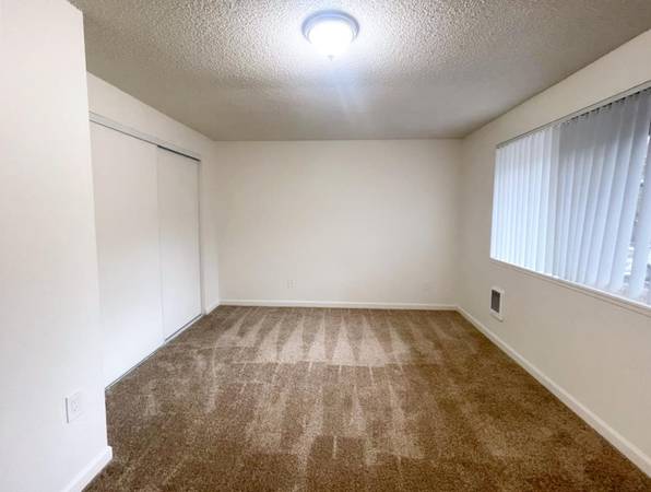 $1,725 / 2br - CALL & TOUR | Mid-Sized Community, Suburbs of Milwaukie, Ceiling Fan (Milwaukie Heights)63914738916227121