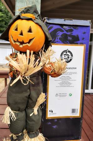 Vintage 1993 Animated/Talking Scarecrow 1