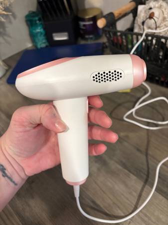 IPL LASER HAIR REMOVAL DEVICE 1