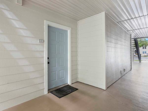 $2,100 / 2br - 758ft2 - Fully Renovated 2BR / 1BA Condo – Modern Kitchen, Impact Windows! (BOYNTON BEACH)64002015121153121