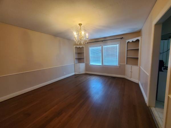$1,600 / 2br - 1600ft2 - 2 BR, 1 Bth, Big Backyard, Prvt House dplx (Galveston)63924040813314122