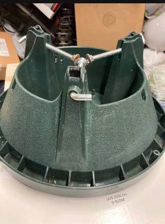 Christmas tree base 1