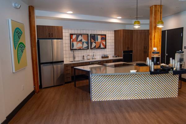 $1,348 / 1br - Modern Kitchen, 1 bedroom, in Tigard OR (9660 SW Greenburg Rd, Tigard, OR)63615695875329122