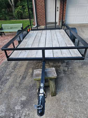 5x8 tractor supply with gate and 13 inch tires 1