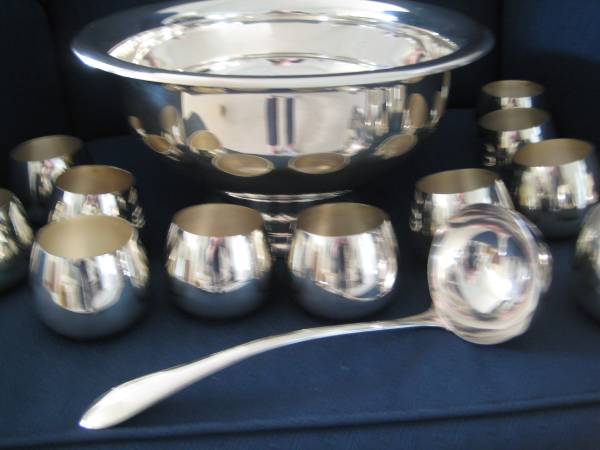 Quadruple Silverplated Punch Bowl, Ladle & Set of 12 Wm A Rogers Roly 1