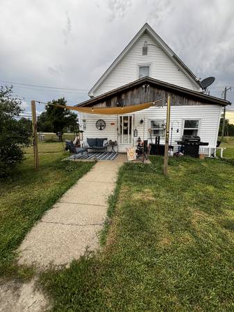 $1,750 / 3br - HOUSE FOR RENT - Country house with large yard by everything! (Independence)63974330497923121