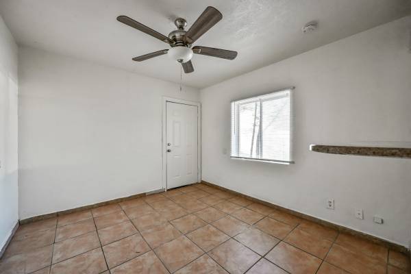 $900 / 1br - 500ft2 - 526 S MESA DR Unit # 2 (Mesa)64024995504001123