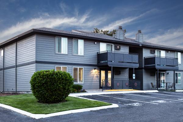$1,310 / 2br - 949ft2 - Call Highlander your new home!! (Kennewick,WA)63829732627203120