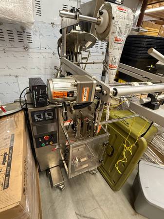 Automatic Vertical Form Fill & Seal Packaging Machine (VFFS) 1