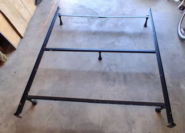 Queen / Full Adjustable Bed Frame 1