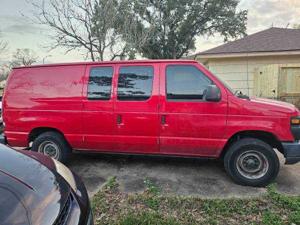 2013 Ford E150 - Photo 10