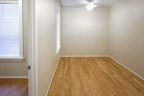 $1,125 / 1br - 375ft2 - Hardwood Floors, Tile Floors, Dishwasher (411 SW 12th Ave, Portland, OR)63831683561347122