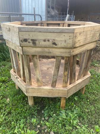 Goat sheep feeder 1