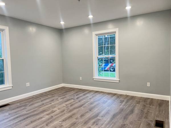 $1,800 / 800ft2 - Burlington Office for Rent! (Burlington)63996406205186122