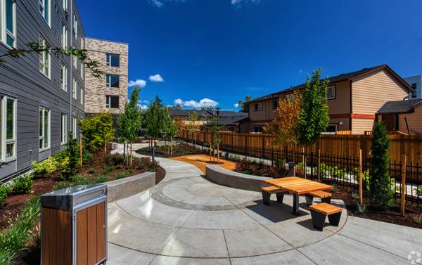$978 / 1br - 488ft2 - Community Room, Bike Storage, Internet Access (9777 NE Glisan St, Portland, OR)64039222067587121