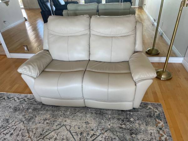 Leather Reclining Loveseat – Dual Recliners – Good Condition 1