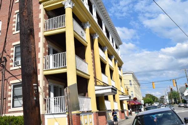 $1,509 / 1br - 644ft2 - Top Floor Apt--- Historic details --- Say NO to security Deposits!63932188672899122