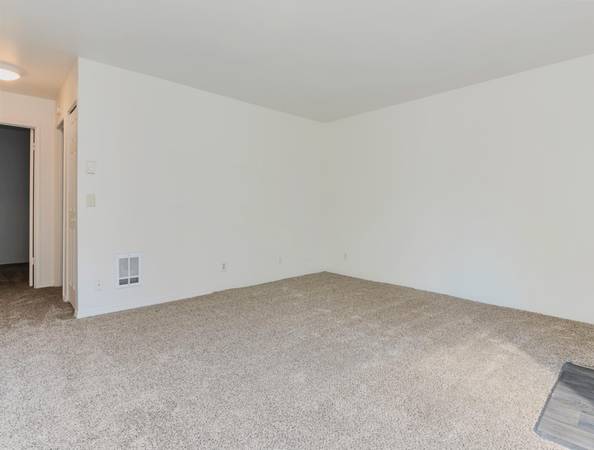 $1,400 / 2br - CALL NOW & TOUR! - On-site Laundry Facility - Area Walk Score of 78 (Portland)63841707689475123