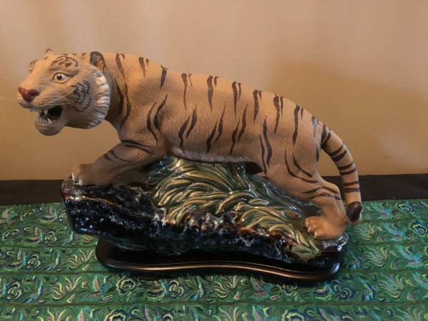 Ceramic Tiger Figure 1