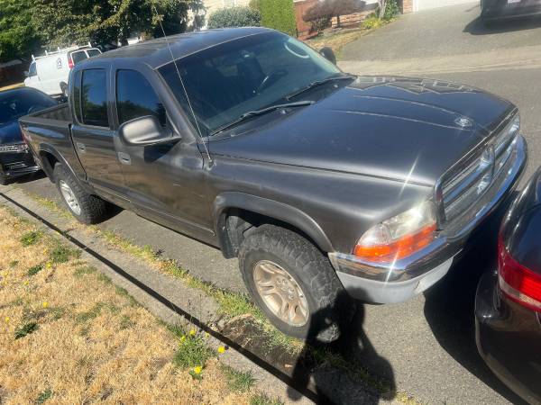 dodge dakota SLT v8 - $3,500 (auburn)63617919014787121