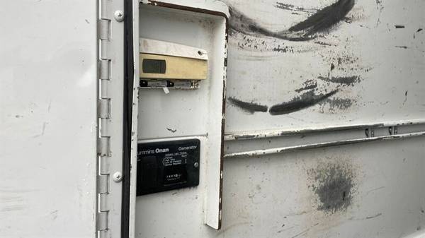 2008 Ford F550 11' ENCLOSED - Photo 13