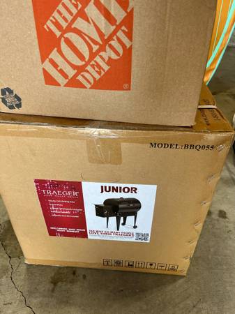Traeger Junior with pellets - New in box 1
