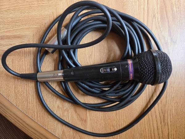Microphone and cable 1