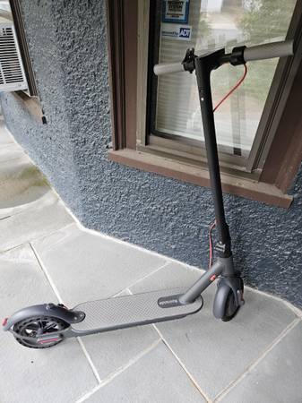 Roinside e-scooter with charger never used 1