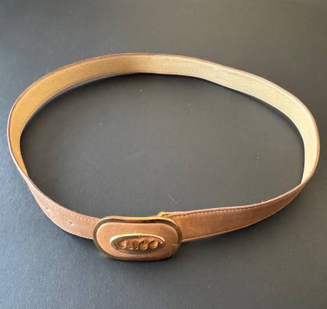 Gucci Vintage Belt Tan Leather Strap Gold Cursive Logo  display picture 2