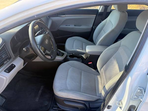 Hundai Elantra SE 2017, clean title, low mileage - $6,200 (Poway)63470058127875123