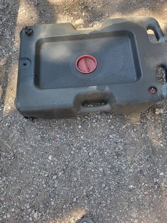 Large automotive fluid container 1