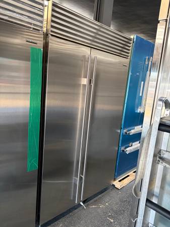 48 inch subzero wide refrigerator / freezer internal ice and water 1