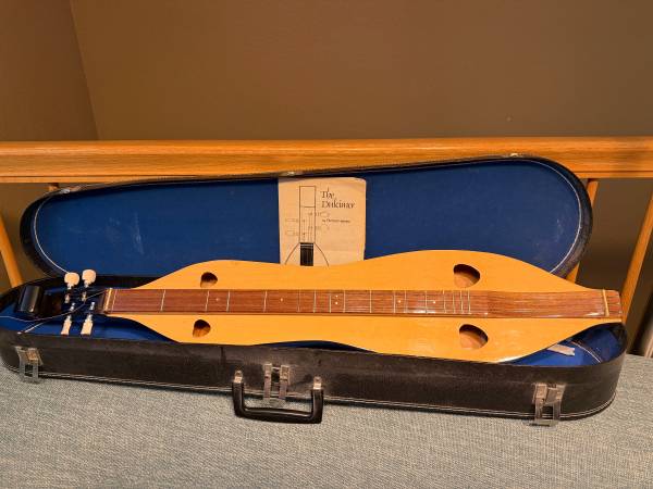 4 string Dulcimer 1
