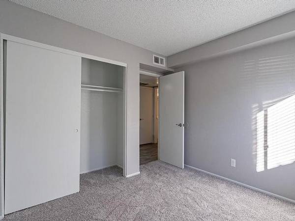 $1,425 / 1br - 558ft2 - Encimeras Mejoradas, Estacionamiento Cubierto, Amplios Patios/Balcones (Downtown Tempe)64024996987267121