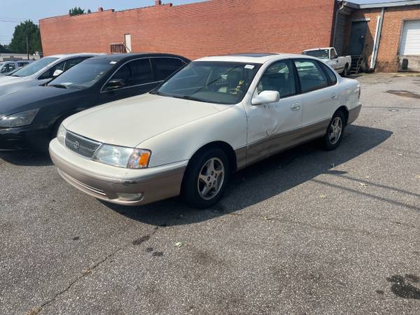 1999 Toyota Avalon XL 1