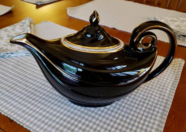 REDUCED! Midcentury Hall China "Aladdin" Teapot Black & Gold - $15 (Columbia, MO)63471026695683120