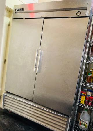 True Two Door Commercial Refrigerator | Kegerator | Needs Recharge 1