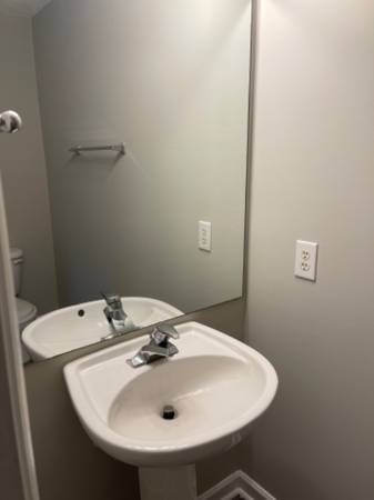 $1900.00 / 3br - 1307ft2 - WELCOME HOME! NEWLY UPGRADED TOWNHOME64027438536451124