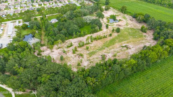 $650,000 / 13459ft2 - Live Where Everyone Wants to Be – Youngsville’s Prime Spot! (Youngsville)63857516682753123