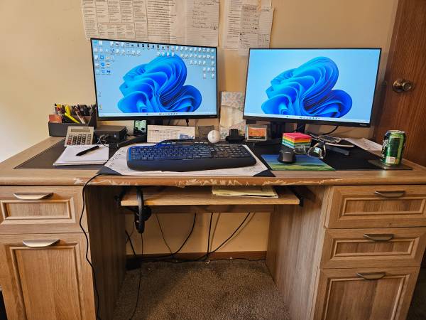 Office desk 1