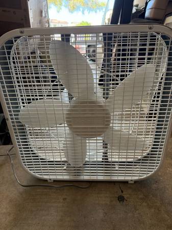 Holmes Box Fan 1