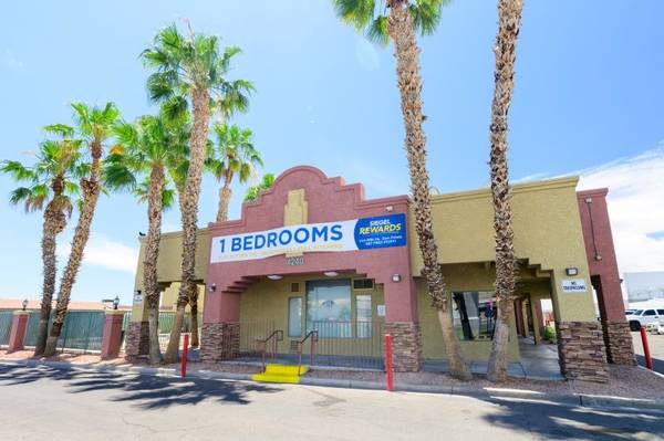 Microwave, Spacious Floorplans, Easy freeway access 1