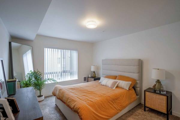 $1,409 / 1hab - 669ft2 - Dormitorios y sala alfombrados, patio de recreo, teatro (16830 SE Wax Rd, Covington, WA)63845963522819120