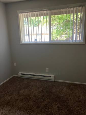 $1,655 / 2br - Charming unit- like your own home (Vancouver Area)63841707475331124