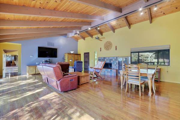 $525,000 / 3br - 1976ft2 - Create Memories with your Family! Home in Penn Valley. 3 Beds, 2 Baths63952105073795121
