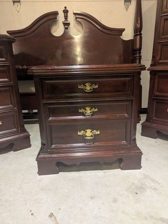Vintage Basset Eden House Connection Queen Bedroom Set - $685 (Hillsborough)63470913051779123